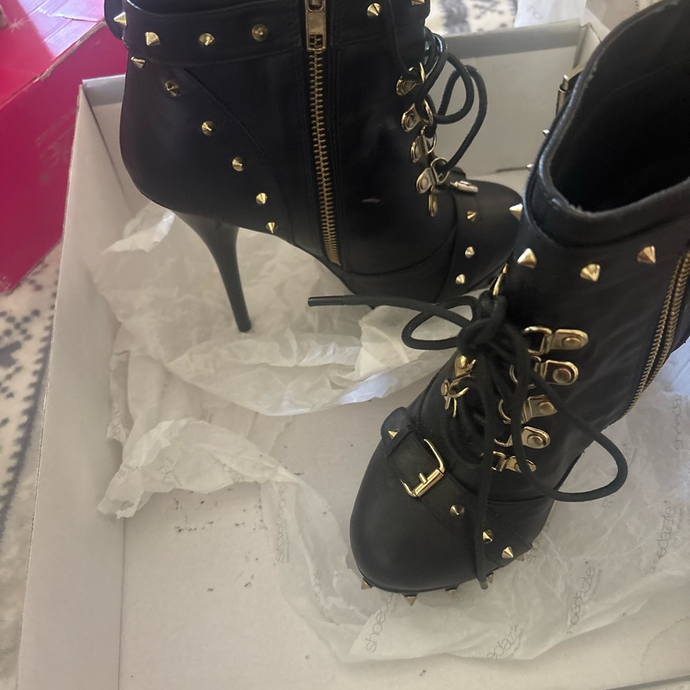 Shoe Dazzle Black and Gold Heeled Boots
